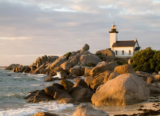 Des cabanes pour randonneurs à Locquirec (Finistère)