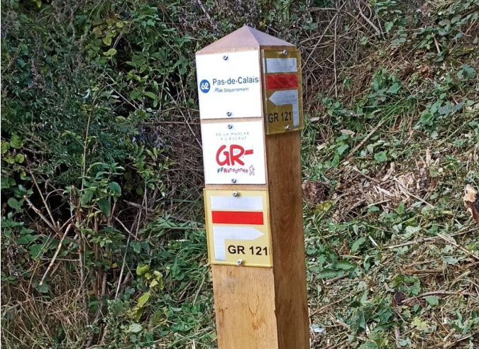 Pas-de-Calais : pose de signalétique sur le GR® 121 - "De la Manche à l'Escaut" Pas-de-Calais : pose de signalétique sur le GR® 121 - "De la Manche à l'Escaut"