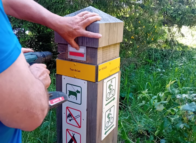 Un projet Esprit Rando : le balisage du tour de la Chaîne des Puys Un projet Esprit Rando : le balisage du tour de la Chaîne des Puys