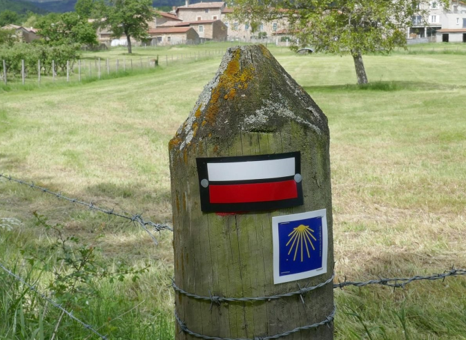 Des balises régulièrement vandalisées sur le chemin vers Compostelle dans le Gers 