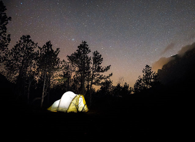 En Auvergne, une commune aménage une aire de bivouac pour éviter les campements sauvages 