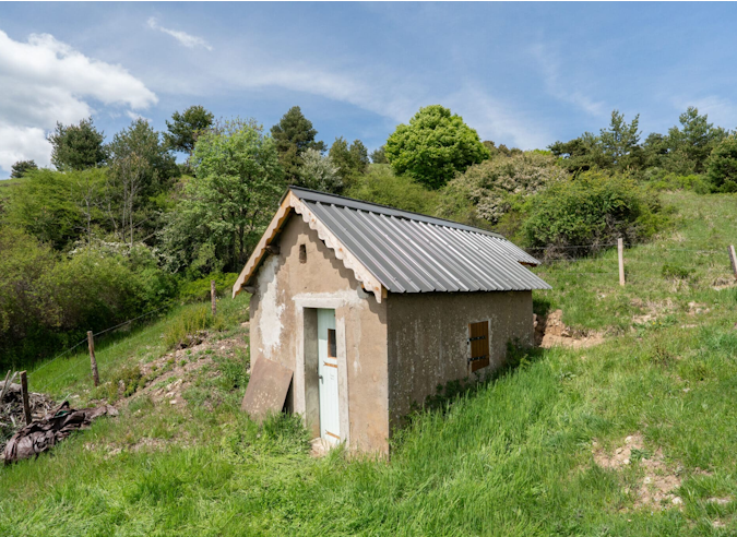 En Isère, des bénévoles restaurent des cabanes non gardées 