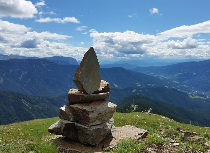 Les cairns en montagne, est-ce une bonne idée ? Les cairns en montagne, est-ce une bonne idée ?
