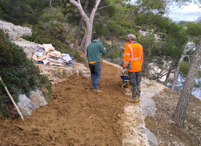 Calanques de Marseille : aménagement du sentier littoral entre Port-Miou et Port-Pin 