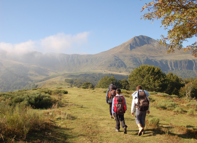 Dans le Cantal, le Puy Mary est déjà accessible aux randonneurs à la mi-avril Dans le Cantal, le Puy Mary est déjà accessible aux randonneurs à la mi-avril