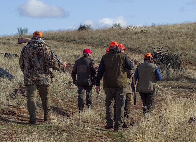 Randonneurs et chasseurs en Occitanie Randonneurs et chasseurs en Occitanie