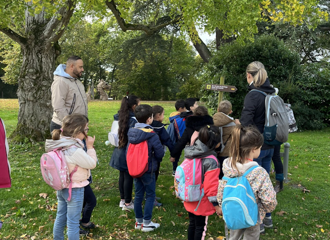 Les enfants de Veigné sur les sentiers en Indre-et-Loire Les enfants de Veigné sur les sentiers en Indre-et-Loire