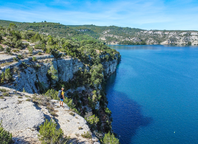 Tour du Lac d’Esparron : Une itinérance au Pays du Verdon