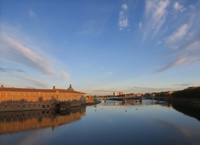 Un bac pour traverser la Garonne  au sud de Toulouse (Haute-Garonne) 