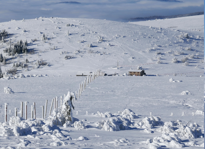 L’homme qui dessine sur les montagnes