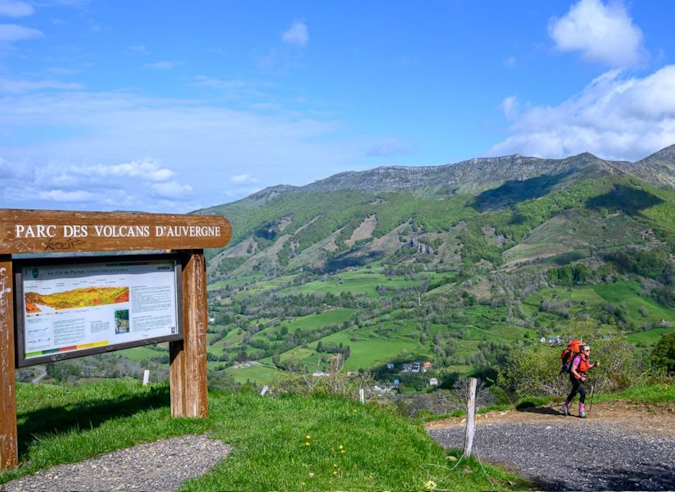 Itinérance dans le Cantal : 4 jours sur le sentier de Grande Randonnée GR® 400 tour du Cantal 