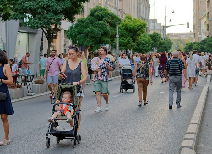 Des randonneurs testent l’accessibilité des chemins pédestres en ville Des randonneurs testent l’accessibilité des chemins pédestres en ville
