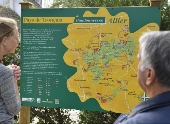Les sentiers du pays de Tronçais dans l’Allier Les sentiers du pays de Tronçais dans l’Allier