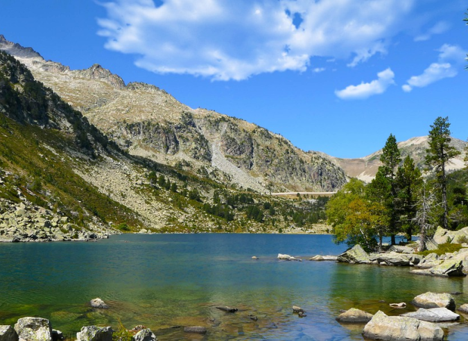 Le parc national des Pyrénées prend soin des sentiers de randonnée Le parc national des Pyrénées prend soin des sentiers de randonnée