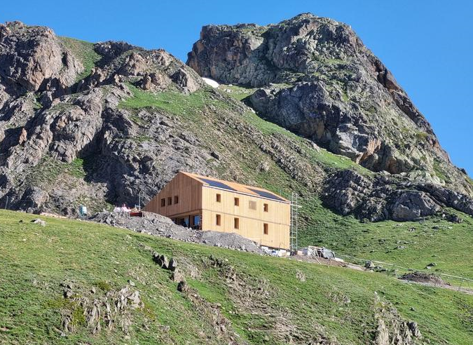 Du nouveau sur le GR® 57 - Ouverture d’un nouveau refuge à Serre-Chevalier Du nouveau sur le GR® 57 - Ouverture d’un nouveau refuge à Serre-Chevalier