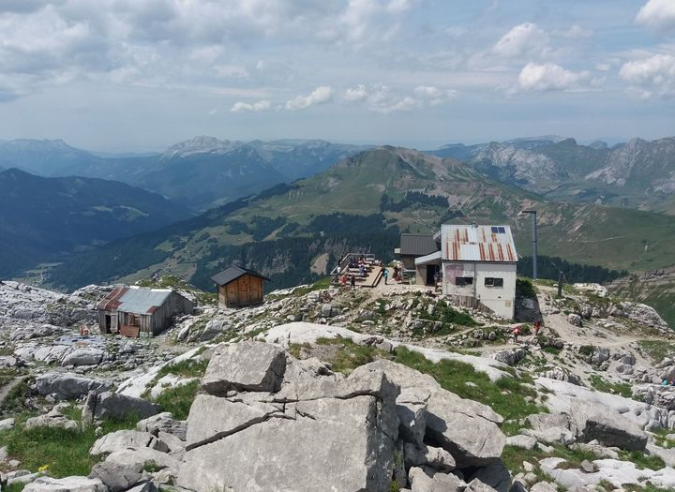 Le refuge de Pointe Percée – Gramusset (Haute Savoie) cherche un gardien