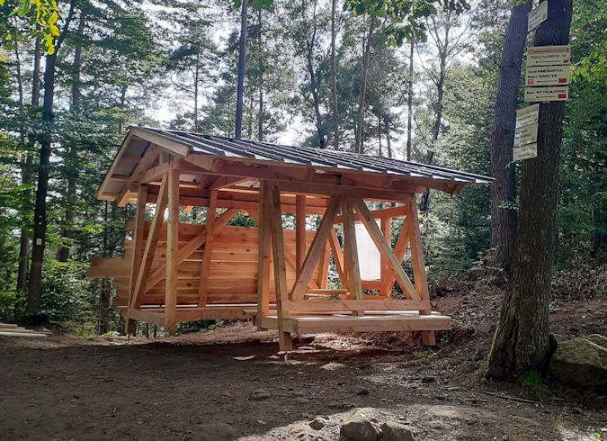 Les Vosges du Nord expérimentent Waldi, l’abri pour randonneurs 