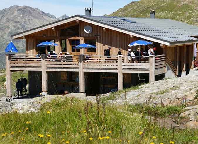 Les bons gestes dans les refuges : réussir son expérience en refuge