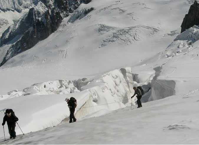 guides-haute-montagne-entretiennent-sentiers-alpes
