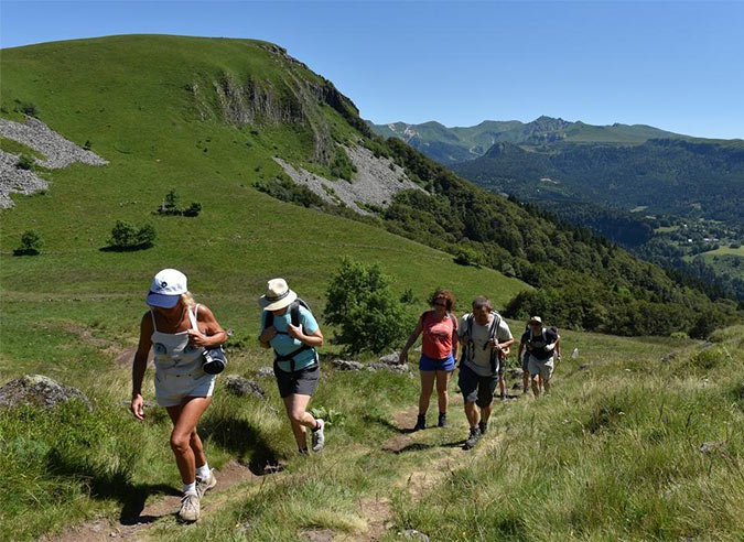 randonnner-volcans-auvergne-respectant-la-nature